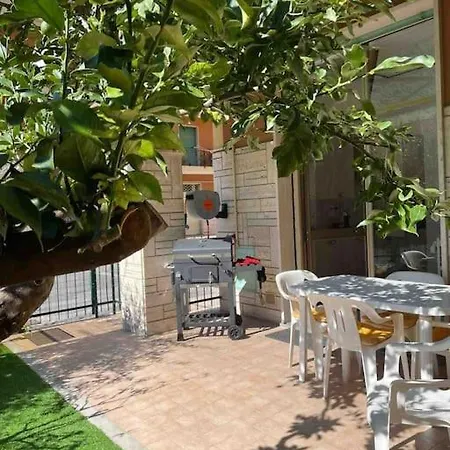 Appartement Trilocale Con Incantevole Giardino Pietra Ligure