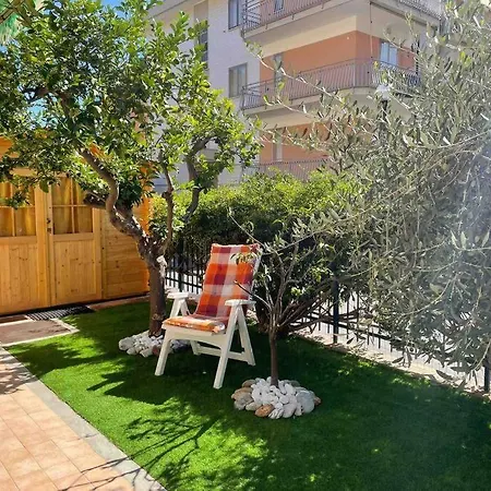 Trilocale Con Incantevole Giardino