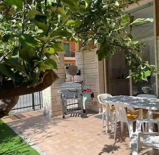 Lejlighed Trilocale Con Incantevole Giardino Pietra Ligure